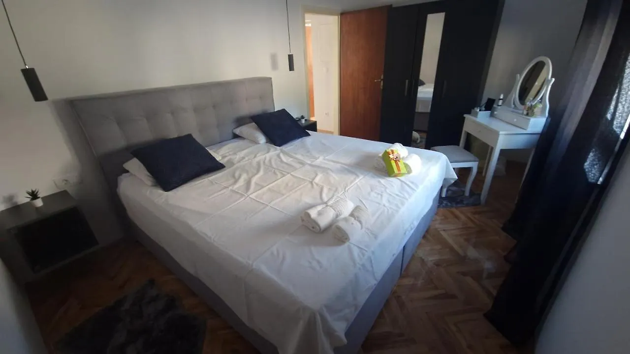 Apartment With E-Cars Station Selce 0*,