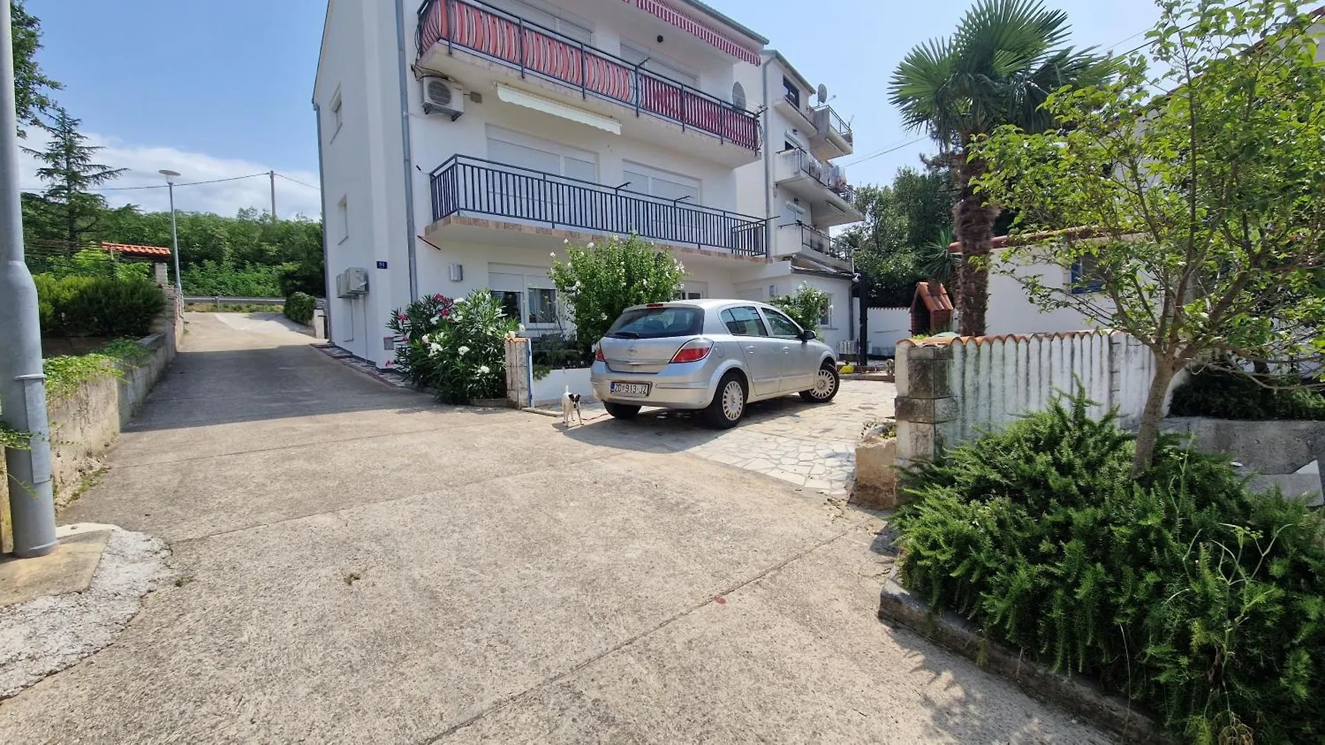 Apartment With E-Cars Station Selce