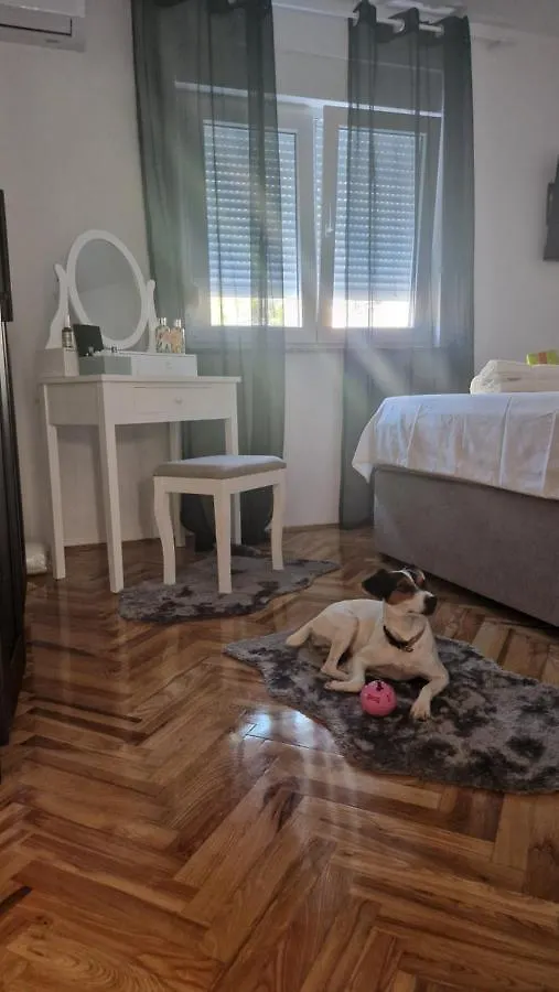 Apartment With E-Cars Station Selce