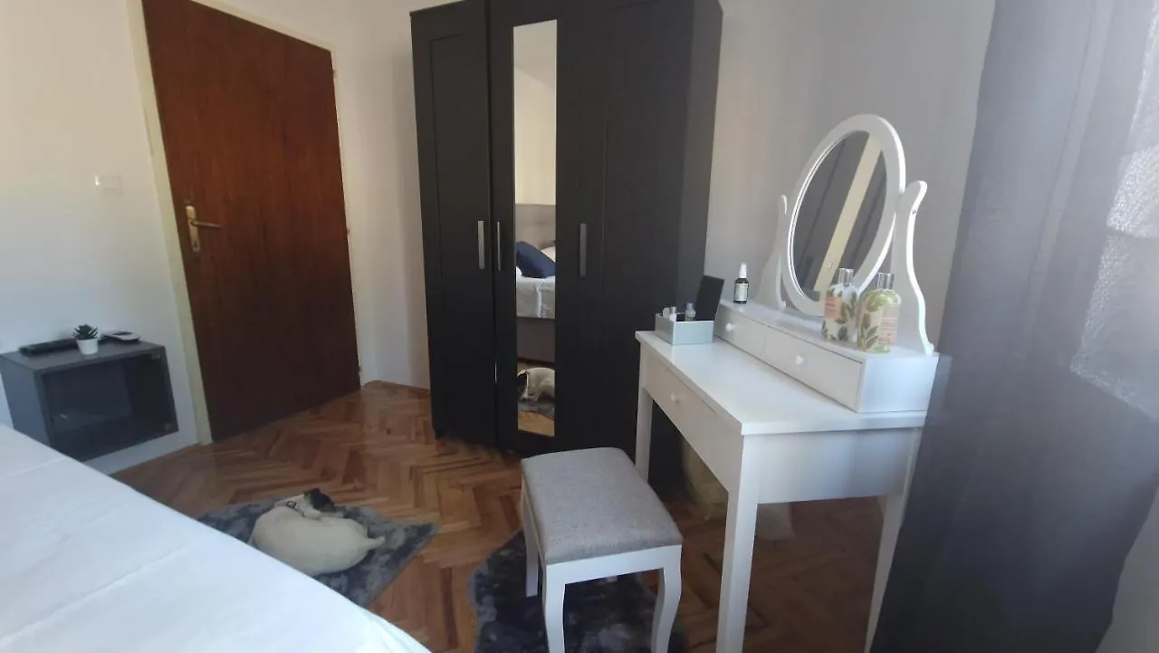 Apartment With E-Cars Station Selce