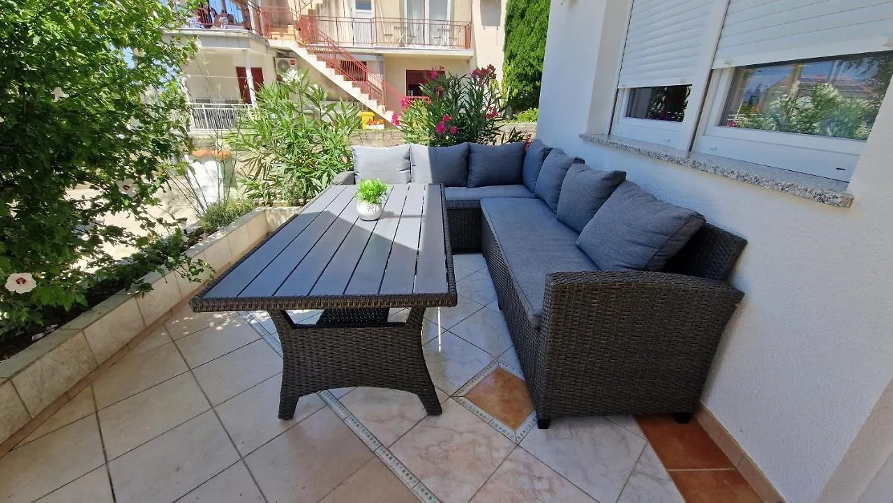 Apartment With E-Cars Station Selce