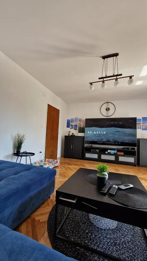 Apartment With E-Cars Station Selce