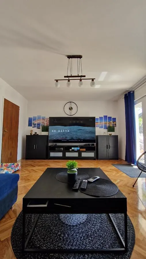 Apartment With E-Cars Station Selce Croatia