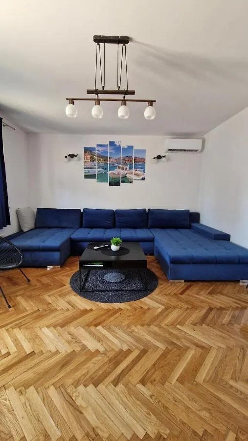 Apartment With E-Cars Station Selce