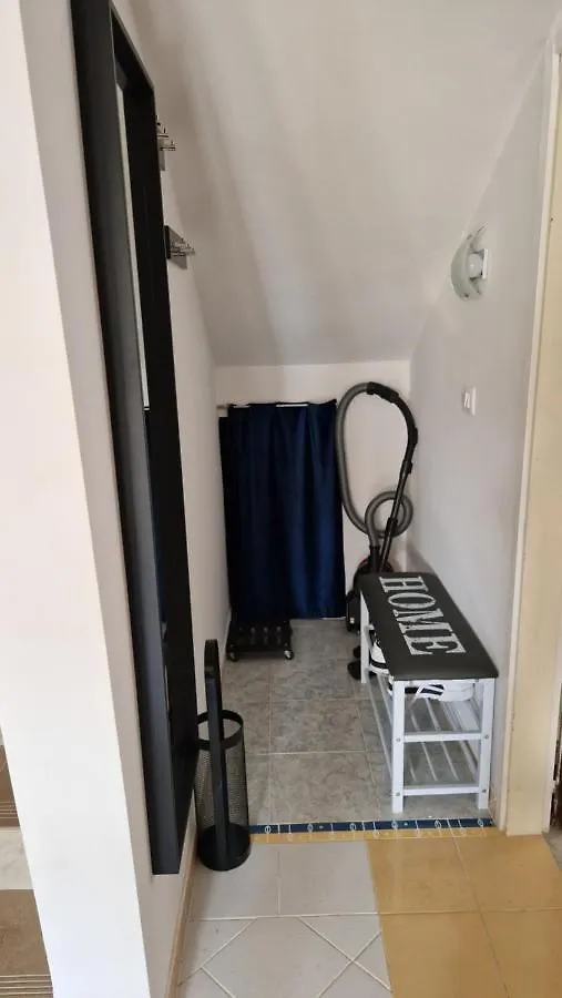 Apartment With E-Cars Station Selce 0*,